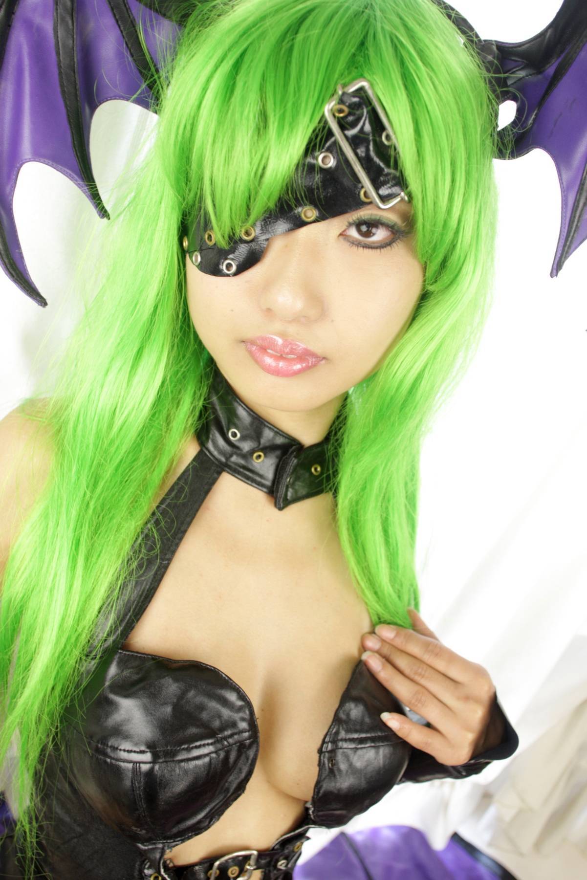[Cosplay]  Darkstalkers - Morrigan with great body in latex 2